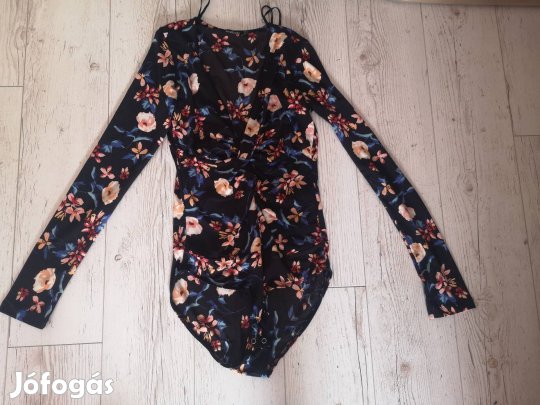 Stradivarius S méretű body elado