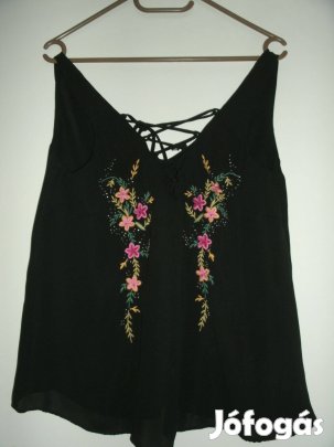 Stradivarius fekete alapon hímzett blúz "M" méretben