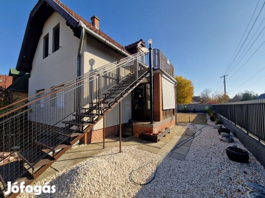 Strandhoz közeli üdülő eladó Tiszakécskén