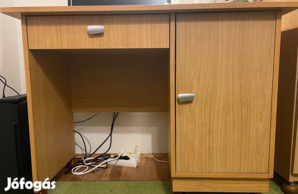 Strapabíró, masszív íróasztal eladó