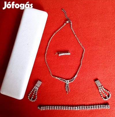 Strasszköves báli ékszer egyszer használt,nagyon szép szett!/64