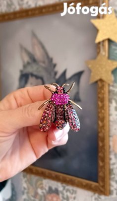 Strasszos méhecske bross