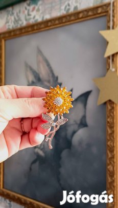 Strasszos napraforgó kitűző