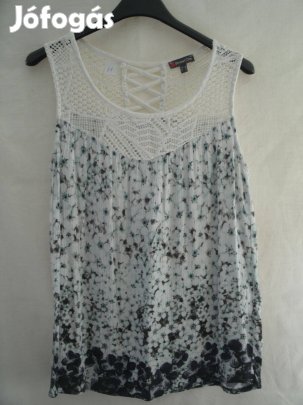 Street One felül fehér horgolt alatta kék mintás "M"-es blúz