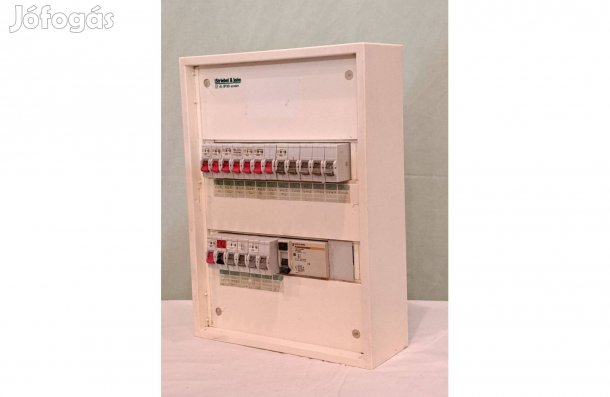 Striebel & John elektromos elosztótábla, 18 db MCB + FI-relé