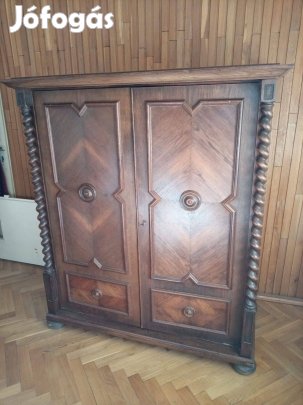 Styl Ktsz által gyártott régi szekrény