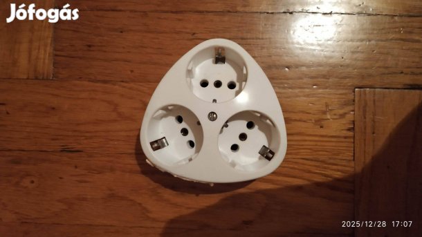 Sülyesztett 3 kiállású földelt dugalj