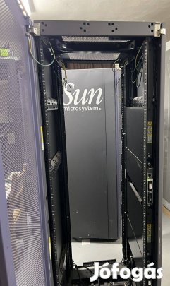 Sun Microsystems Rack szekrény PDU-val, szekvenszerrel