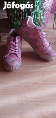 Super made terepmintás edzőcipő