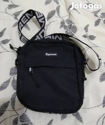 Supreme SS18 válltáska