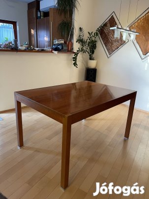 Sürgősen eladó Étkezőasztal 130x90. Kihúzható 230 cmre