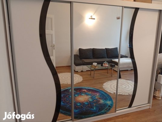 Sürgősen eladó! Tolóajtós szekreny