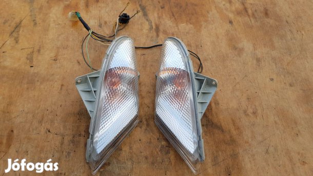 Suzuki Burgman 250 - 400 első irányjelző pár