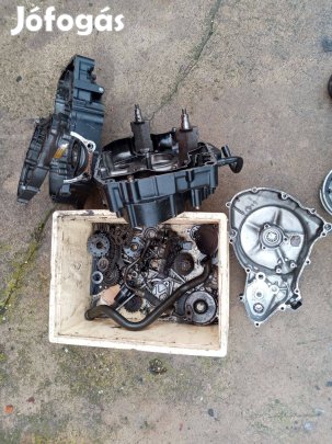 Suzuki DR 650 RS alkatrész blokkház