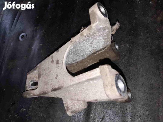 Suzuki Grand Vitara 05- Bal Motortartó Bak