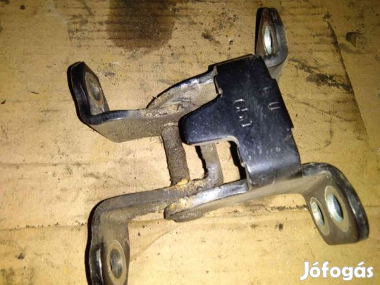 Suzuki Grand Vitara 05- Csomagtérajtó Zsanér