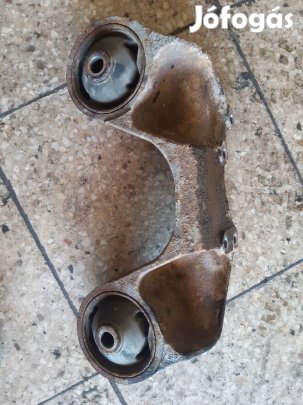 Suzuki Grand Vitara 05- Differenciálmű Tartó Konzol