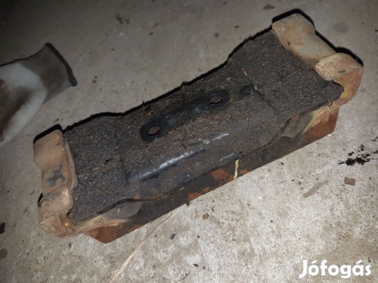 Suzuki Grand Vitara 05- Hátsó Motortartó Bak