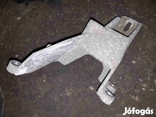 Suzuki Grand Vitara 05- Jobb Motortartó Bak