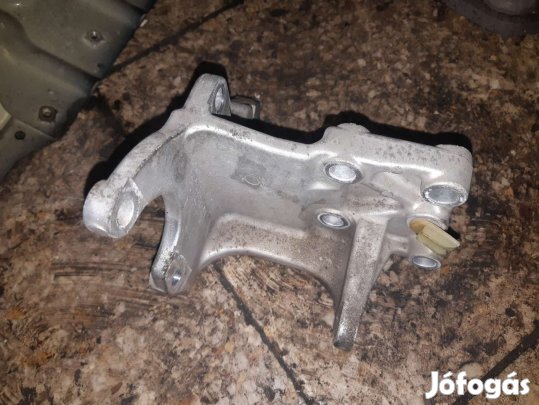Suzuki Grand Vitara 05- Kormányszervó Szivattyú Tartó Bak