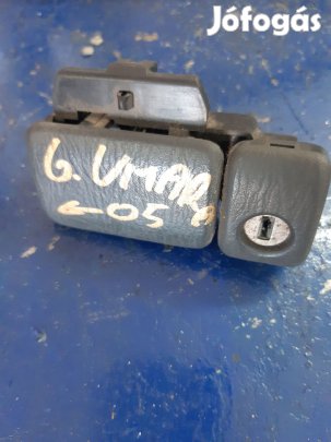 Suzuki Grand Vitara -05 Kesztyűtartó Ajtó Kilincs