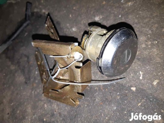 Suzuki Ignis 03-07 Jobb Első Ajtó Zárbetét