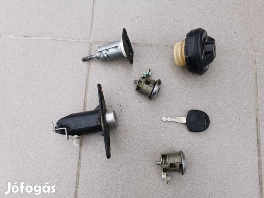 Suzuki Ignis gyújtáskapcsoló , zár garnitúra 