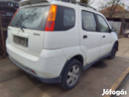 Suzuki Ignis karosszéria elemei fehér