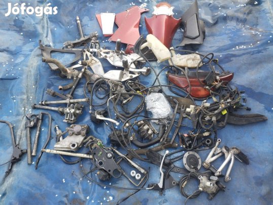 Suzuki RF 400 alkatrész