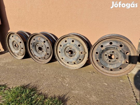 Suzuki Splash-hez való 15"acél felni eladó olcsón.