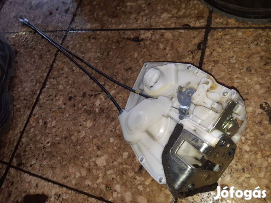 Suzuki Swift III 04-10 Bal Hátsó Ajtó Zárszerkezet + Központizár Motor