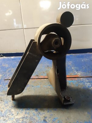 Suzuki Swift III 04-10 Hátsó Motortartó Bak