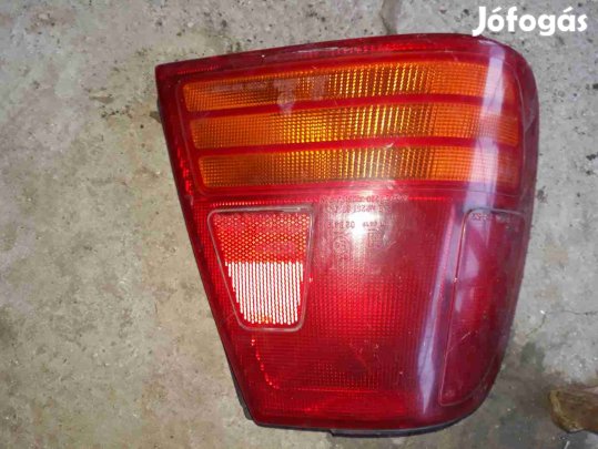 Suzuki Swift II 92-03 Bal Hátsó Lámpabúra