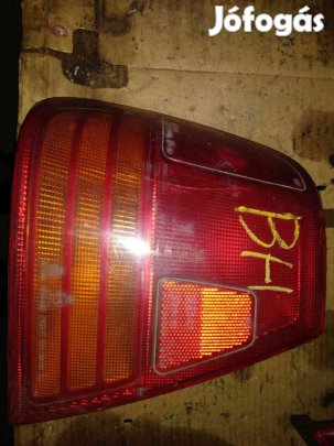 Suzuki Swift II 92-03 Bal Hátsó Lámpabúra