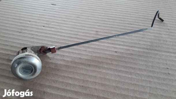 Suzuki Swift II 92-96 Csomagtérajtó Zárbetét