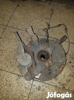 Suzuki Swift II 96-03 Jobb Első Csonkállvány Kerékaggyal + Féknyereg