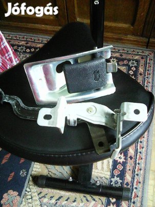 Suzuki Swift hátsó csomagtér és gépház tető nyitókar