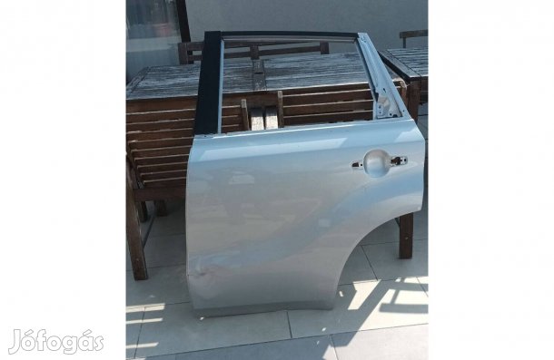 Suzuki Vitara 2025 évj sérült bal első és bal hátsó ajtó eladó