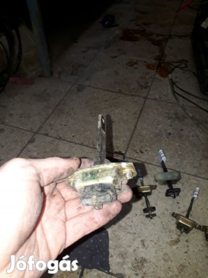 Suzuki Vitara Bal Első Ajtó Nyitáshatároló