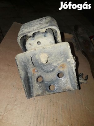 Suzuki Vitara Bal Motortartó Bak