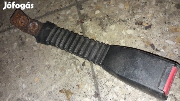 Suzuki Vitara Első Biztonsági Öv Csatlakozó