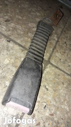 Suzuki Vitara Első Biztonsági Öv Csatlakozó