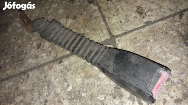 Suzuki Vitara Első Biztonsági Öv Csatlakozó