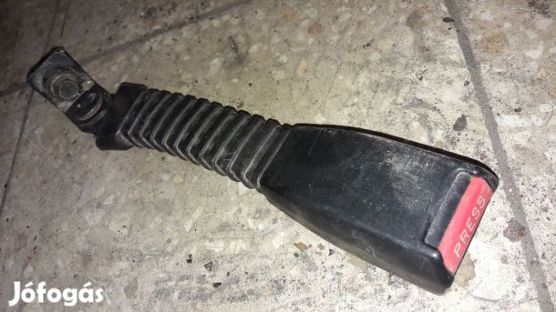 Suzuki Vitara Első Biztonsági Öv Csatlakozó