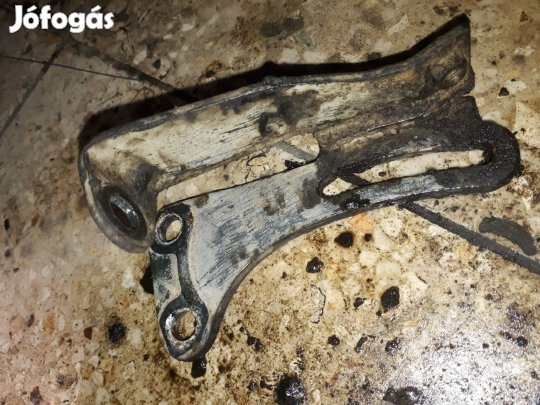 Suzuki Vitara Generátor Tartó Bak