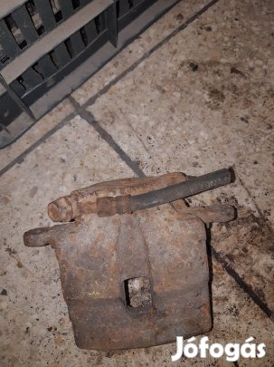 Suzuki Vitara Jobb Első Féknyereg