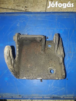 Suzuki Vitara Kormányszervó Szivattyú Tartó Bak