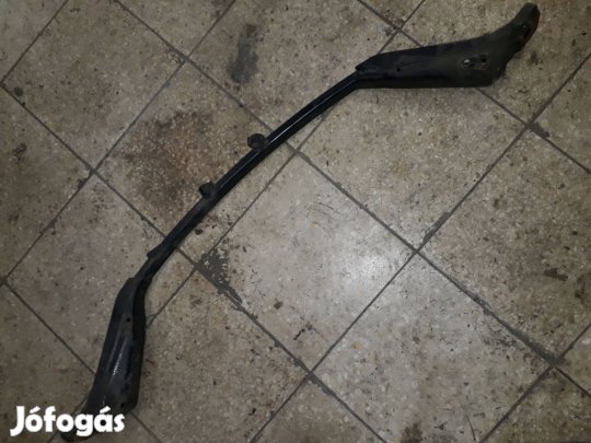 Suzuki Vitara Toronymerevítő