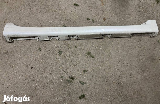 Suzuki küszöb spoiler jobbos 2024