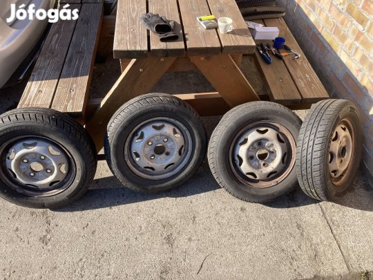 Suzuki swift 1 felnik nyárigumival